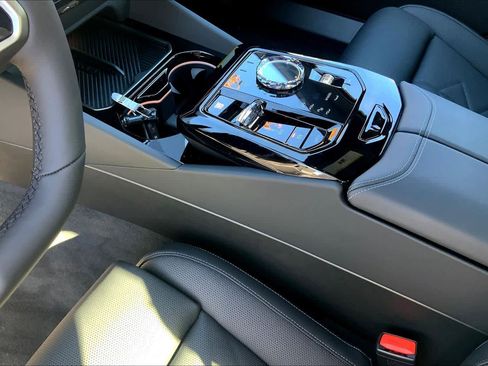 Used 2026 BMW 550e xDrive w/ Executive Package image 8