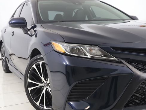 Used 2020 Toyota Camry SE image 14