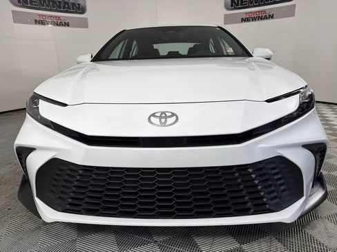Used 2025 Toyota Camry SE w/ Convenience Package FWD image 8