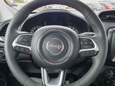 Used 2023 Jeep Renegade Latitude image 27