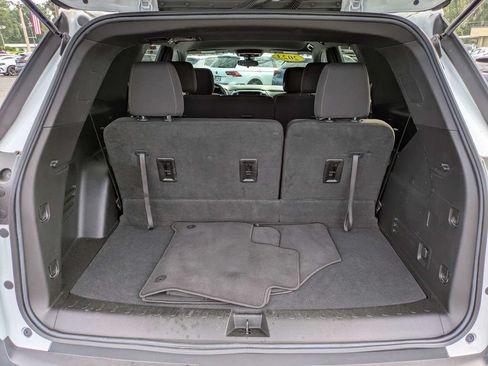 Used 2023 Chevrolet Traverse LT FWD image 14