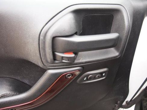 Used 2014 Jeep Wrangler Unlimited Sahara AWD/4WD image 8