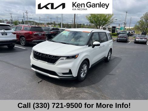 Used 2024 Kia Carnival LX FWD image 3