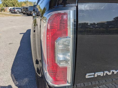 Used 2016 GMC Canyon SLT w/ Driver Alert Package image 11