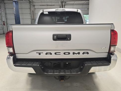 Used 2021 Toyota Tacoma SR5 RWD image 4