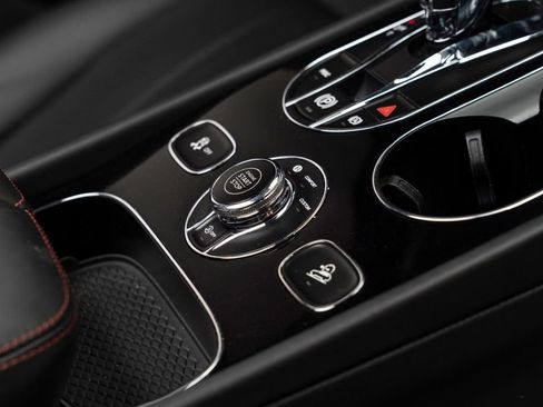 Used 2019 Bentley Bentayga V8 image 34