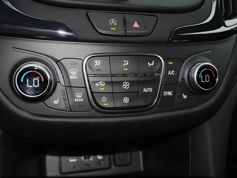 Used 2024 Chevrolet Equinox RS w/ LPO, Floor Liner Package FWD image 13