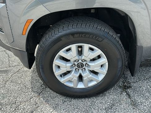 Used 2022 Nissan Frontier SV AWD/4WD image 8