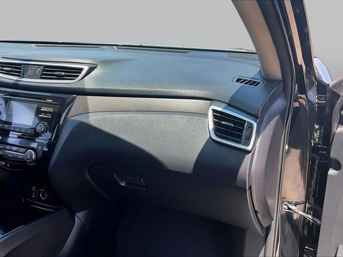Used 2014 Nissan Rogue SV w/ SV Moonroof Package FWD image 19
