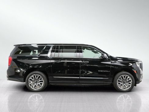 Used 2023 GMC Yukon XL Denali Ultimate w/ LPO, Floor Liner Package AWD/4WD image 6