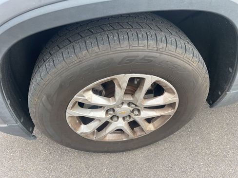 Used 2019 Chevrolet Traverse LT image 13