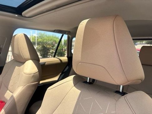 Used 2025 Toyota RAV4 XLE w/ Convenience Package FWD image 9