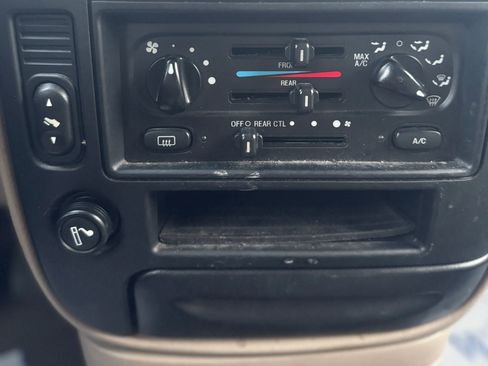 Used 2002 Ford Windstar SE Sport FWD image 16