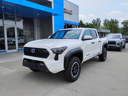Used 2025 Toyota Tacoma TRD Off-Road AWD/4WD image 13