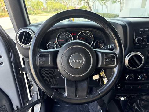 Used 2016 Jeep Wrangler Unlimited Rubicon AWD/4WD image 21