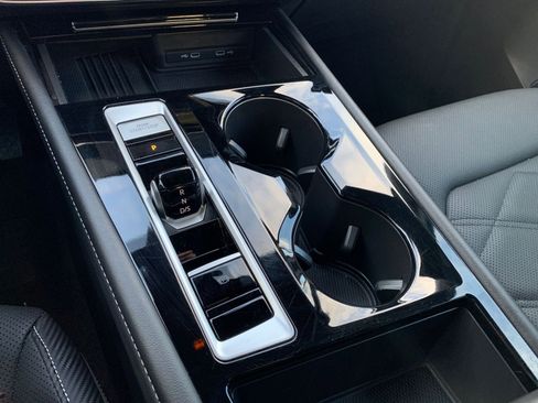 Used 2025 Volkswagen Atlas Cross Sport SE image 41