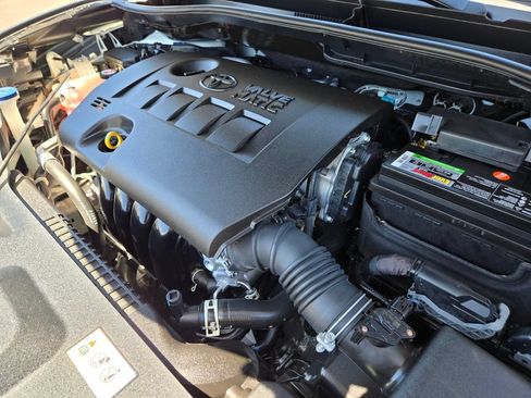 Used 2021 Toyota C-HR LE FWD image 20
