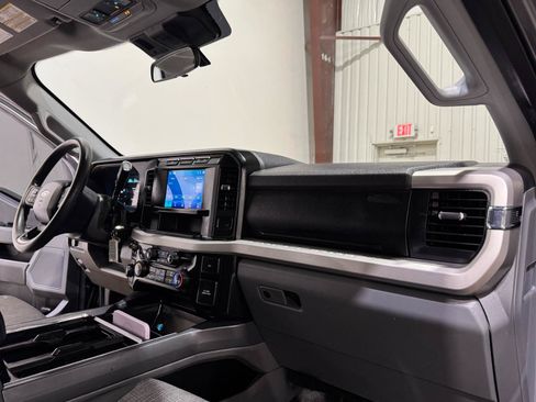 Used 2024 Ford F250 XLT AWD/4WD image 11