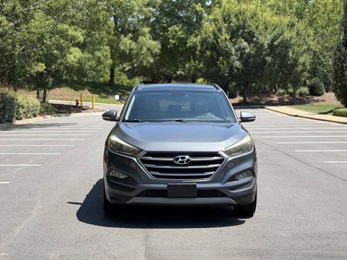 Used 2018 Hyundai Tucson Value w/ Cargo Package FWD image 2