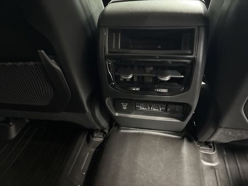 Used 2023 Jeep Grand Cherokee Limited w/ Black Appearance Package image 13