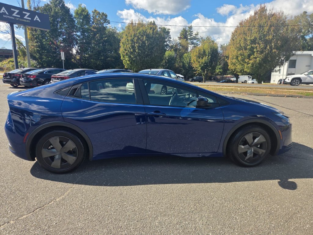Used 2025 Toyota Prius LE FWD image 6