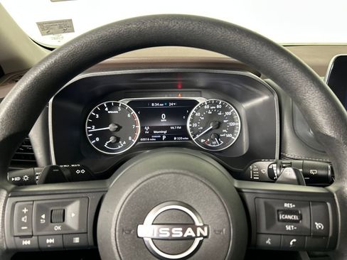 Used 2023 Nissan Rogue S image 12