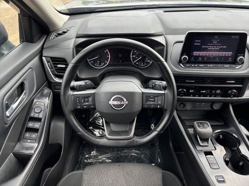 Used 2025 Nissan Rogue SV FWD image 36