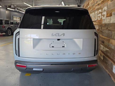 Used 2027 Kia Telluride EX w/ Towing Package FWD image 5