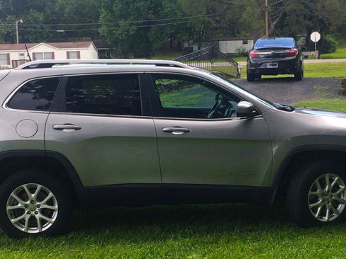 Used 2016 Jeep Cherokee Latitude w/ Comfort/Convenience Group AWD/4WD image 7