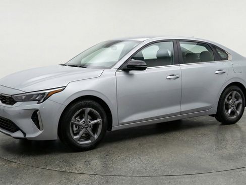 Used 2025 Kia K4 LXS image 3