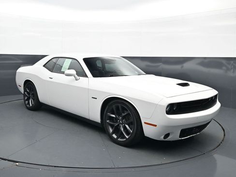 Used 2019 Dodge Challenger R/T w/ Driver Convenience Group RWD image 5