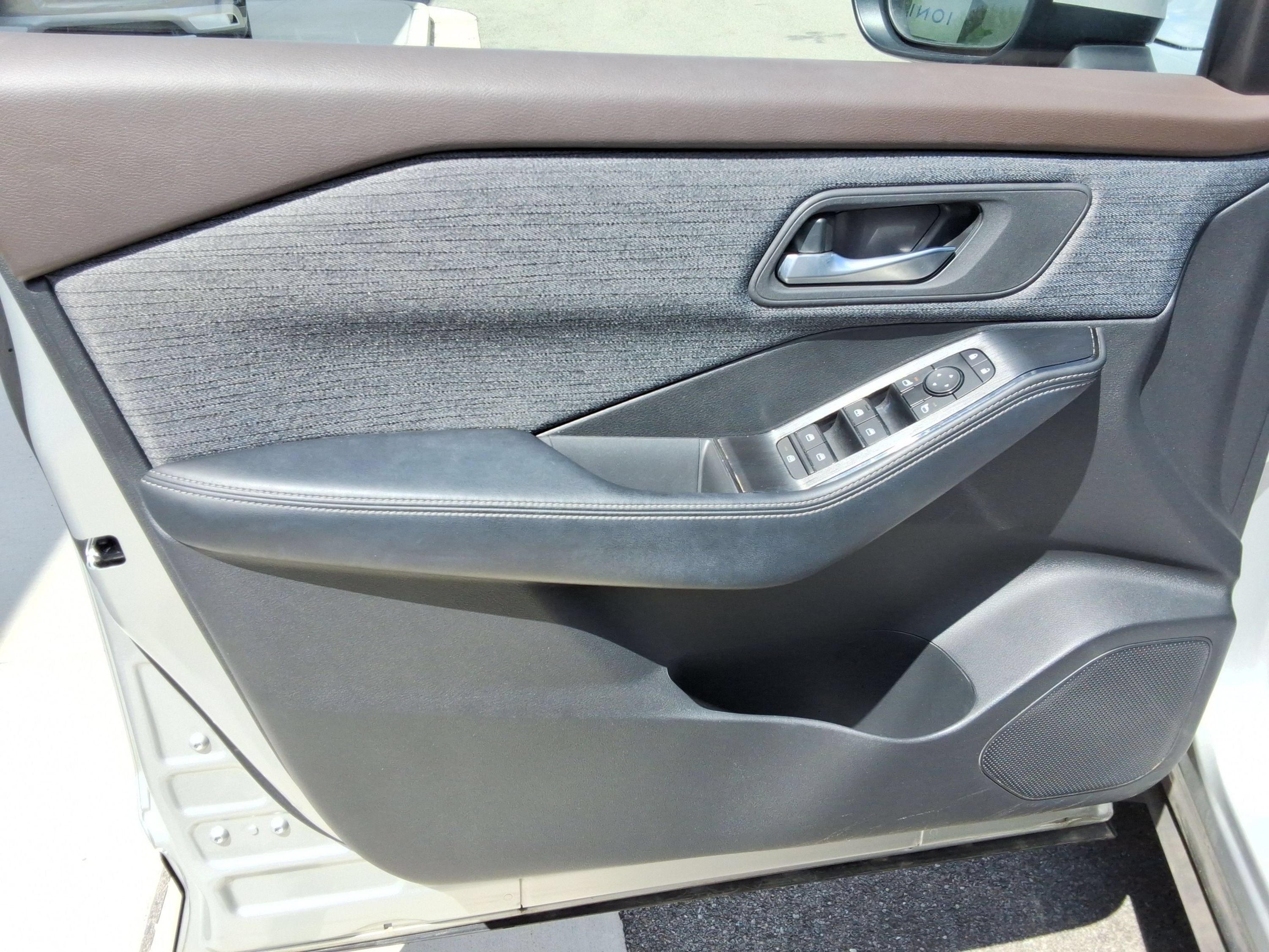 Used 2023 Nissan Rogue SV AWD/4WD image 22