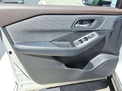 Used 2023 Nissan Rogue SV AWD/4WD image 22