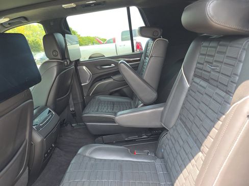 Used 2022 Cadillac Escalade Sport Platinum w/ LPO, ONYX Package AWD/4WD image 10