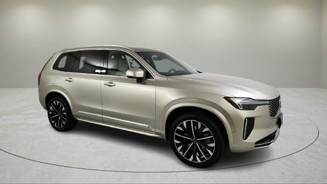 New 2026 Volvo XC90 T8 Plus w/ Protection Package Premier AWD/4WD image 2