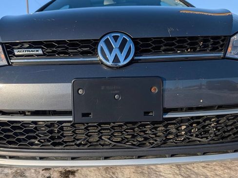 Used 2017 Volkswagen Golf Alltrack SE image 3