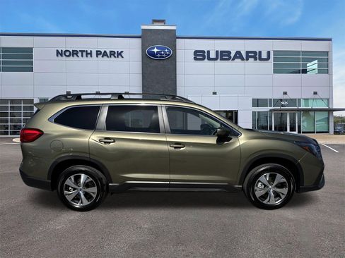 Used 2025 Subaru Ascent Premium image 2