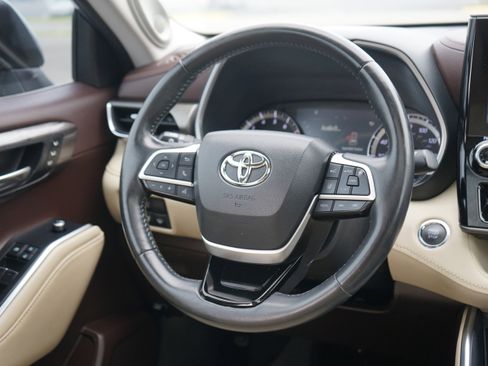 Used 2022 Toyota Highlander Limited image 24