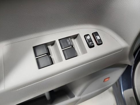 Used 2012 Toyota Highlander Limited w/ Tow Pkg image 23