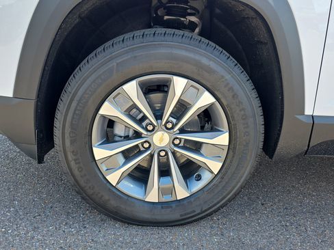 New 2026 Chevrolet Equinox LT w/ Convenience Package II FWD image 9