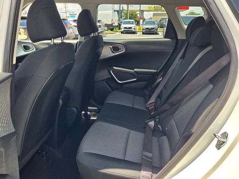 Used 2025 Kia Soul LX w/ LX Technology Package FWD image 6