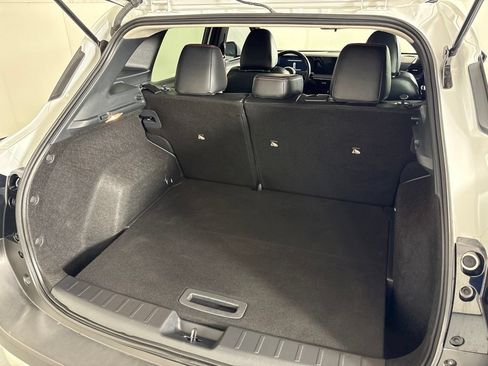 Certified 2025 Nissan Kicks SR FWD image 19