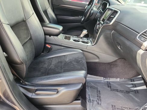 Used 2018 Jeep Grand Cherokee Altitude AWD/4WD image 14