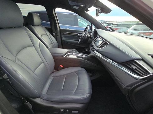 Used 2023 Buick Enclave Essence image 5