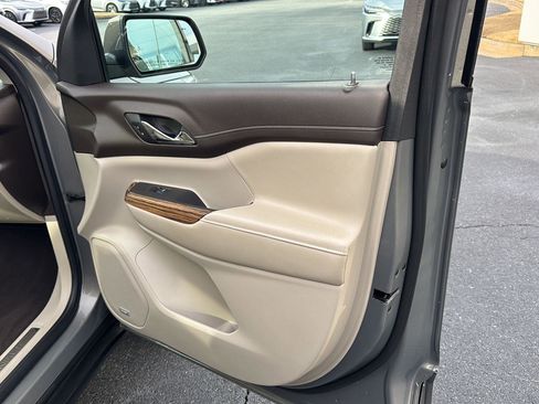 Used 2019 GMC Acadia Denali w/ Technology Package FWD image 14