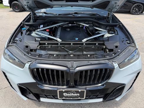 Used 2024 BMW X5 xDrive40i w/ M Sport Package AWD/4WD image 32