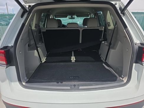 Used 2023 Volkswagen Atlas SE w/ Black Wheel Package image 8