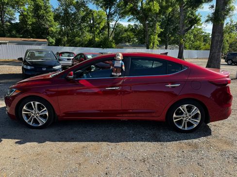 Used 2017 Hyundai Elantra Limited image 2