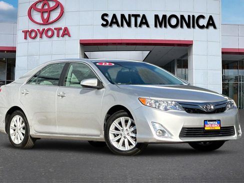 Used 2013 Toyota Camry XLE image 1