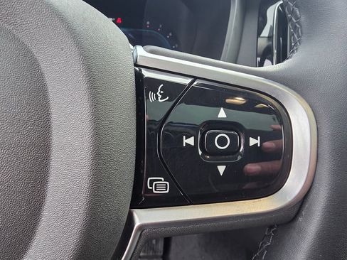 Used 2025 Volvo V60 B5 Cross Country Plus image 28